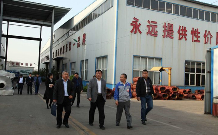 會后，企業(yè)家們參觀金格瑞生產間