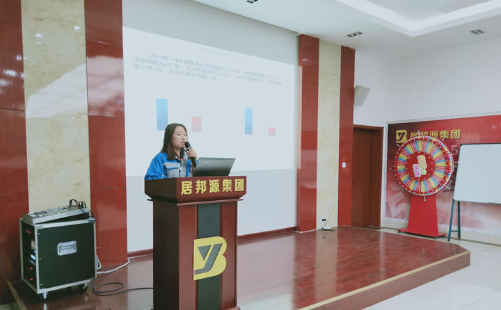 信息部李部長就網(wǎng)站建設、運營、推廣等各項工作進行匯報