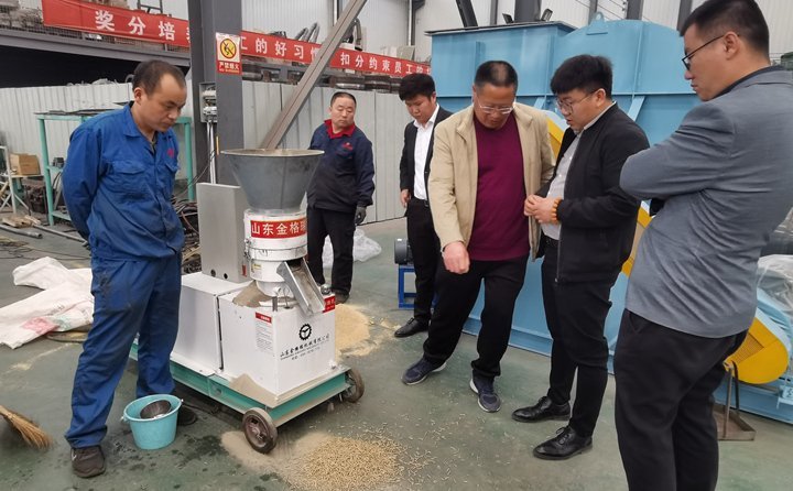 350型號秸稈顆粒機，時產(chǎn)300-600公斤